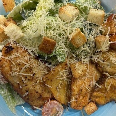 Цезарь с курицейв ОстроVok по цене 580 ₽