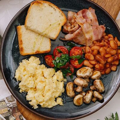 Английский завтрак со скремблом в Ойкумена по цене 580 ₽