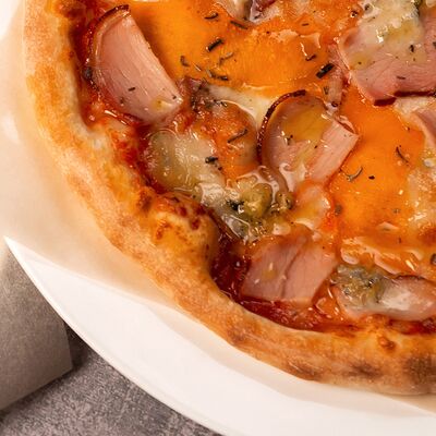 Пицца с балыком, тыквой и сыром дорблю в Время Ч по цене 470 ₽