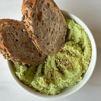 Хумус из бобов эдамаме в Prana