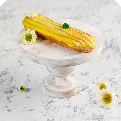 Эклер с тропическим кремом в Кондитерская СантОноре по цене 176 ₽