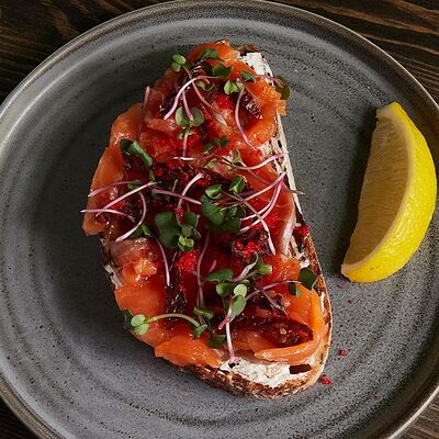 Брускетта с лососем в Хочу и буду по цене 723 ₽