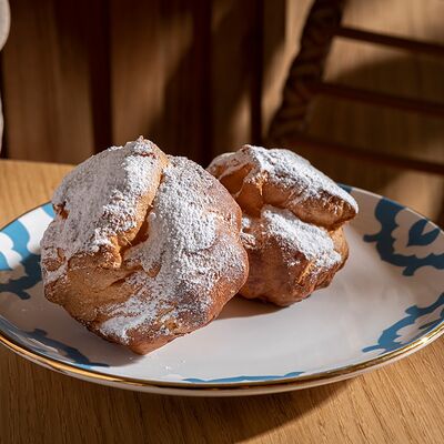 Заварное пироженое в Lali по цене 650 ₽