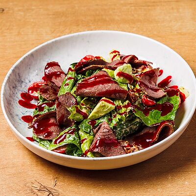 Салат с ростбифом в Nel tempo по цене 730 ₽