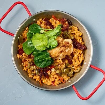 Паэлья с копчёным куриным бедром в Барслона по цене 560 ₽