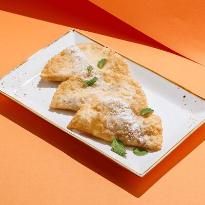 Чебуреки с вишней и маскарпоне в Чайхана Пахвала по цене 540 ₽