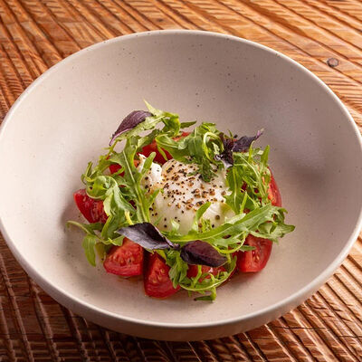 Буррата с томатами в Горыныч по цене 1040 ₽