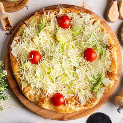 Пицца Цезарь в Boochino по цене 520 ₽