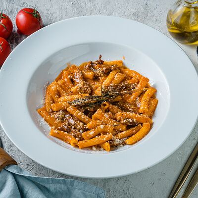 Ригатони с говядиной в томатном соусе в PizzAmore по цене 1330 ₽