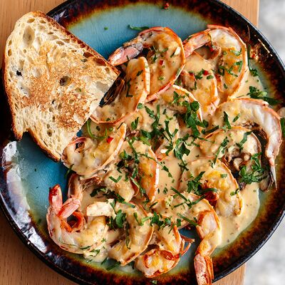 Аргентинские креветки на гриле с соусом из белого винав ФишДиллерс по цене 989 ₽