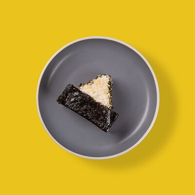 Туна онигири в Slurp ramen bar по цене 400 ₽