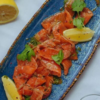 Нарезка слабосоленой форели в Роланд по цене 1380 ₽