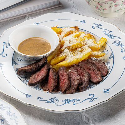 Стейк из фермерской говядины в Lores по цене 1790 ₽