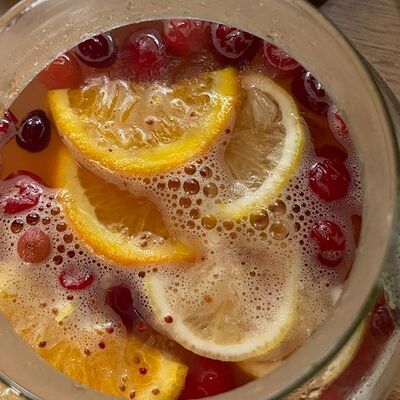 Клюквенный чай в Кофе и Вафли по цене 300 ₽