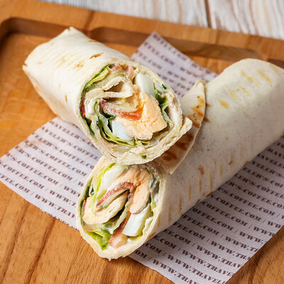 Ролл с тунцом и яйцом в Кофейня на Остоженке по цене 610 ₽