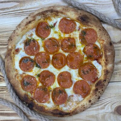 Пицца Пеперонив Gastrobar Лучшая еда с доставкой по городу по цене 750 ₽