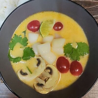 Суп Том Ям с гребешком в Изуми по цене 595 ₽