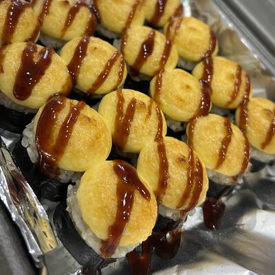 Ролл запеченный с лососем в Pizza life по цене 405 ₽