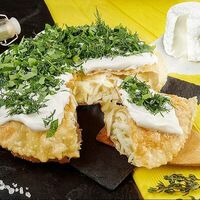 Хычин курица и картофель + соус сметана и зеленьв Чебурекми