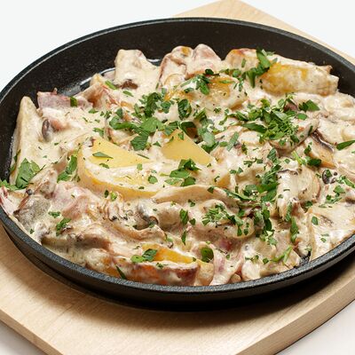 Сковородка с грибами и беконом в Лизонька, ты где? по цене 670 ₽