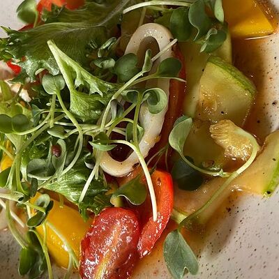 Теплый салат с кальмаром в The James Shark Pub по цене 550 ₽