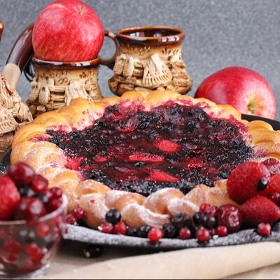 Пирог ягодный в Своя пекарня по цене 650 ₽