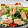 Салат с лососем горячего копчения в Мясорубка Angus по цене 780