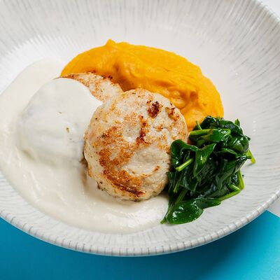 Котлеты из индейки с пюре из батата и сливочном соусе в Лебовски Пицца и Боулинг по цене 700 ₽