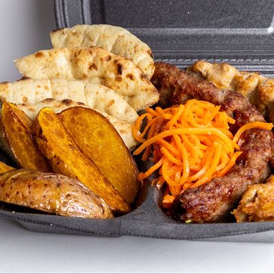 Комбо Lunch в Шаурму Люблю по цене 780 ₽