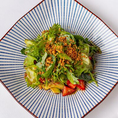 Салат Микс с томатами, авокадо и киноа в Leto по цене 930 ₽