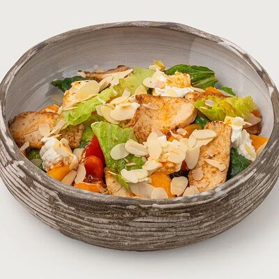 Салат с хурмой и муссом из брынзы в Дело по цене 660 ₽