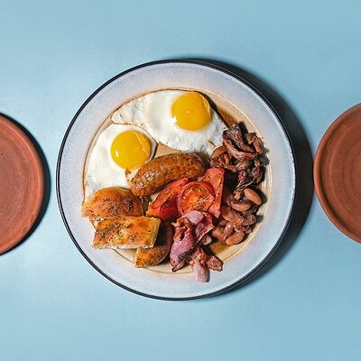 Грузинский завтрак в Хачапури и вино по цене 298 ₽