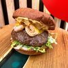 Бургер Surf & Turf с говядиной и креветками в Umami по цене 690