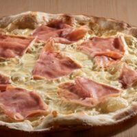 Пицца Panna e prosciutto в Папалео