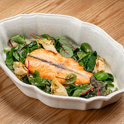 Лосось баттерфляй в соусе белое вино в Olio по цене 1990 ₽