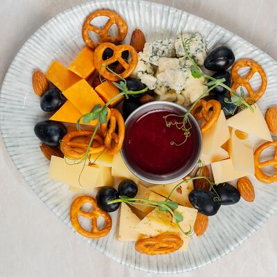 Сырное ассорти в ЛайкиПарк по цене 980 ₽