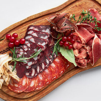 Ассорти мясных деликатесов в Sabor de la Vida по цене 1400 ₽