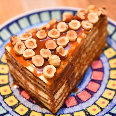 Медовик с соленой карамелью в Сыроварня по цене 490 ₽