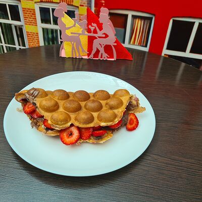 Гонконгская вафля с фруктами и топингом в Lekker по цене 260 ₽