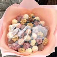 Букет из клубники в шоколаде с голубикой в Berry sweets