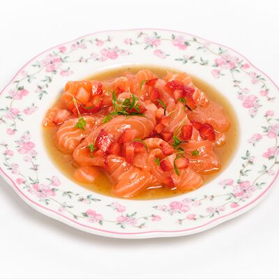 Севиче из лосося с клубникой в Ciro bistro по цене 1290 ₽