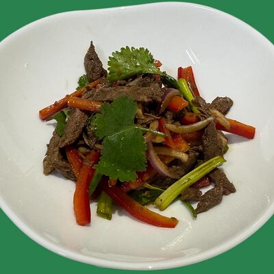 Салат с томленой говядиной в Панда бао по цене 390 ₽