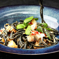 Паста с крабом и гребешком в Mojo