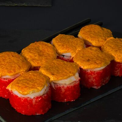 Запечённый с креветкой в Sushi Aura по цене 790 ₽