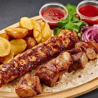 Комбо Шеф кебаб на двоих Шашлык из свинины и Люля из курицы с молодым картофелем в Chief Kebab