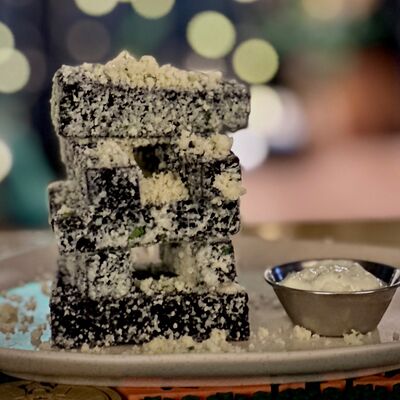 Чесночные гренки с сыром пармезан и чесноком в Багс Банни от кафеМафия по цене 415 ₽