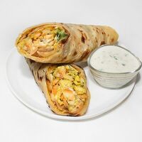 Ролл с курицей, омлетом и овощами в индийской лепешке в Шантарам