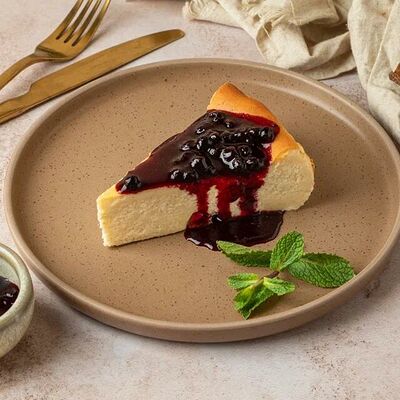 Баскский чизкейк с черничным соусом в МИЛТИ по цене 210 ₽