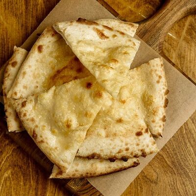 Фокачча с пармезаном в Траттория медичи по цене 390 ₽