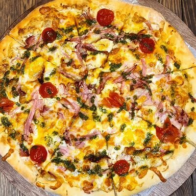 Пицца Нью -лайф с песто в Сытый гусь по цене 900 ₽